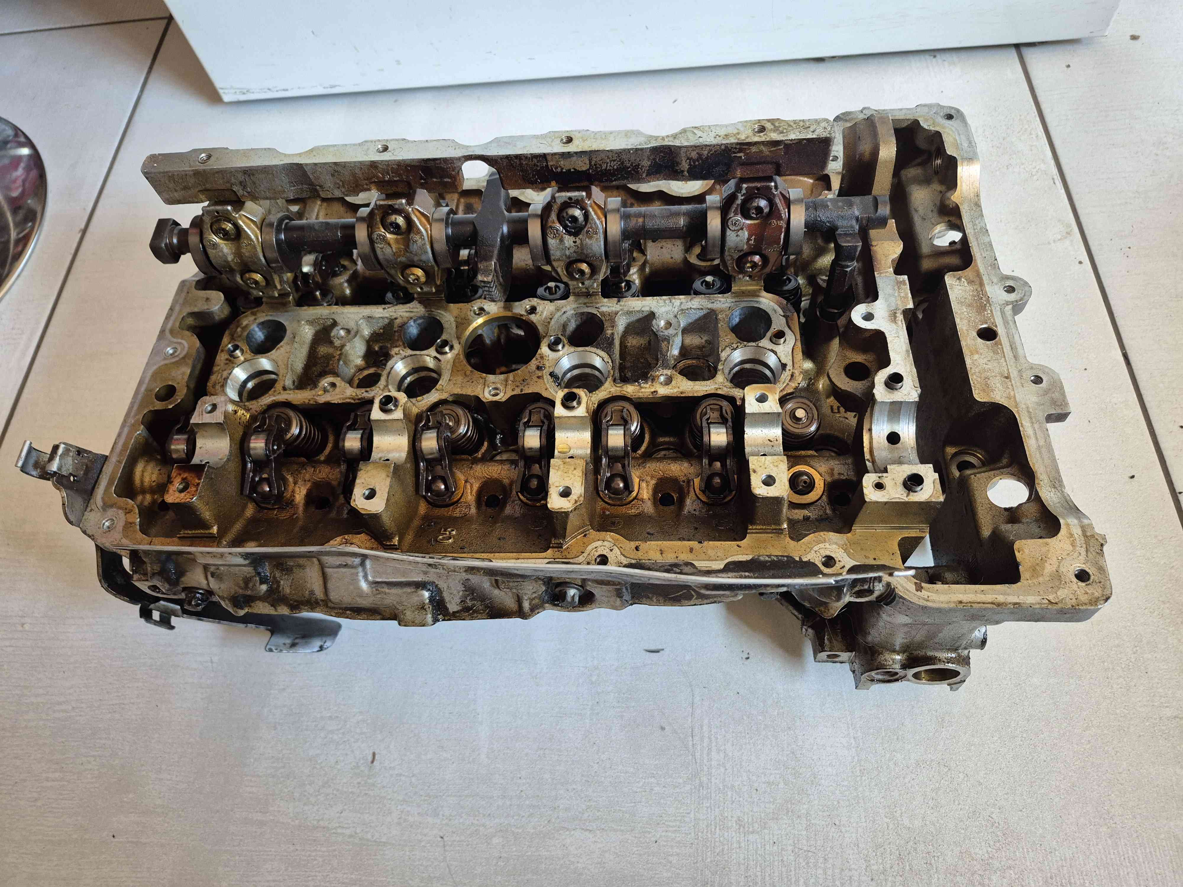 BMW F30 cylinder head